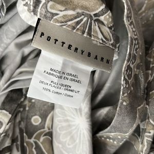 Jacqulyn Duvet P Barn. Queen size. Duvet only. No pillowcases included